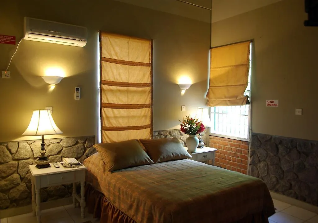 Evergreen Hotel Roseau